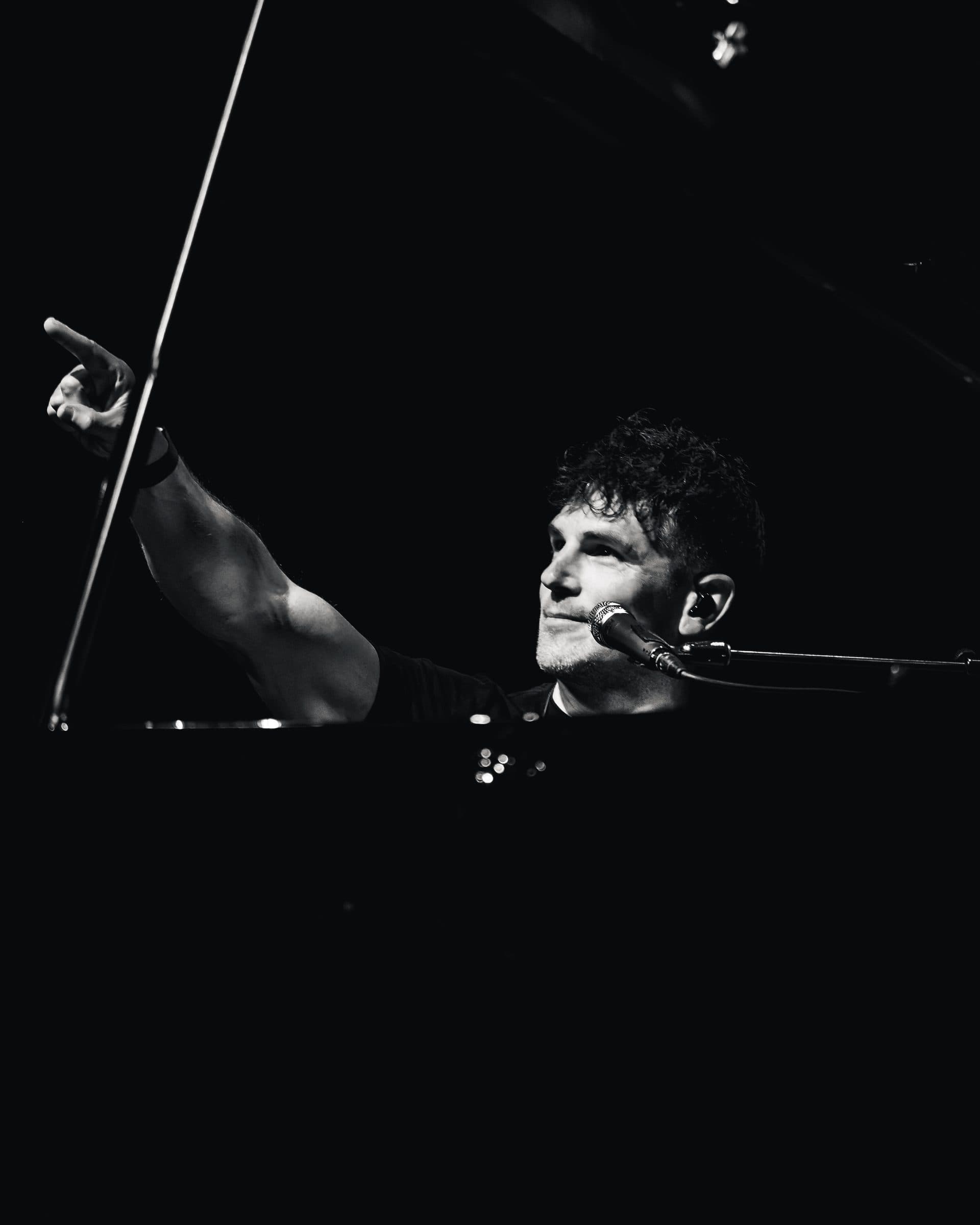 Michael Paynter, live, frame 5